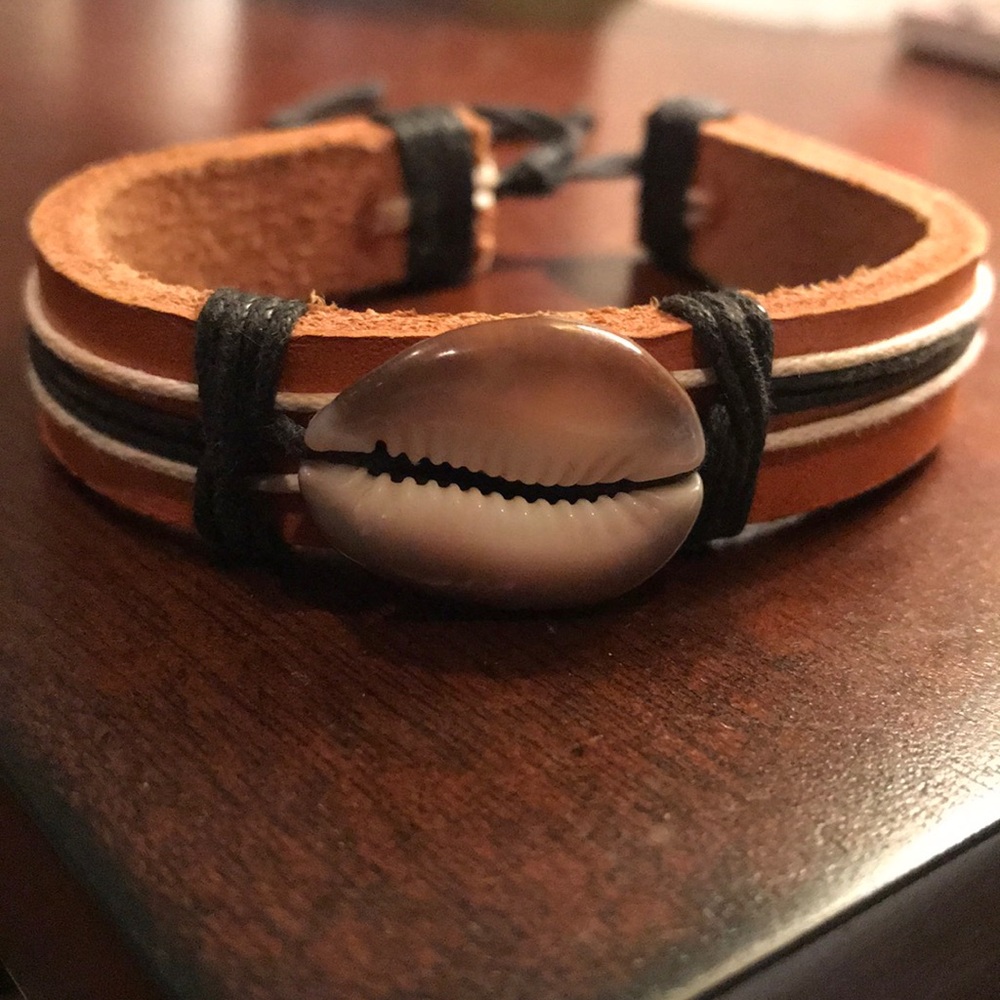 ✨FINAL PRICE✨ Cowrie shell bracelet